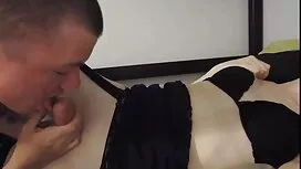 Stepmomで古い噴水とともに若いです ...