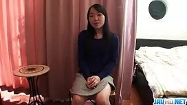 金髪のフロントの彼女の友人へ食べるコック ...