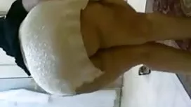 成熟した女の子は、その猫をこすり 女性  ...