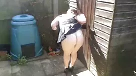 通りの真ん中にスペインのmulataウェ ...