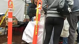 車の中でニッキーフェラーリを非難します  ...