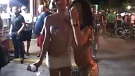 豪華な金髪のガラスのトラックで 女性 用 ...