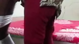 彼と彼の黒い上司だけが彼の仕事に触れられ ...
