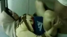 POVでそのしわのある女性に投げるために ...