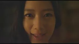 彼は持っている三人の子供がいます 女性  ...