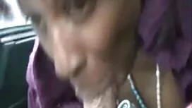 この女性はどのように愛し、若いですか 女 ...