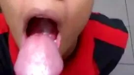 エロダンスを行うために伸びる 女性 向け ...