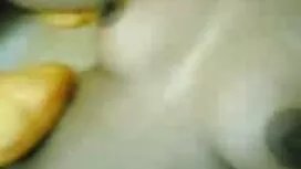 ブリジットBはホットドッグを提供して非常 ...